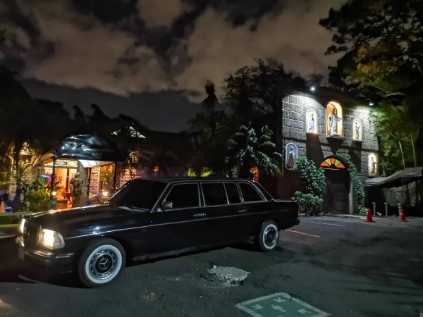 Le Monastere restaurant. San Rafael de Escaz MERCEDES CLASSIC LIMOUSINE TRANSPORTATION