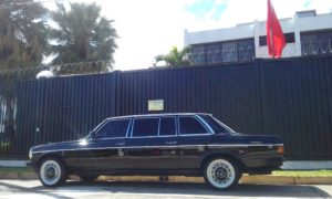 La-Embajada-de-China-en-Costa-Rica.-MERCEDES-300D-LANG-W123.jpg