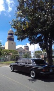 Parroquia-de-la-Santisima-Trinidad-en-Barrio-Mexico.-COSTA-RICA-MERCEDES-LIMOUSINE-SERVICE-FOR-WEDDINGS-1-300x180.jpg