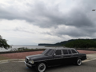 PLAYA-CALDERA-PUNTARENAS-COSTA-RICA.-MERCEDES-W123-LIMOUSINE-300D.jpg